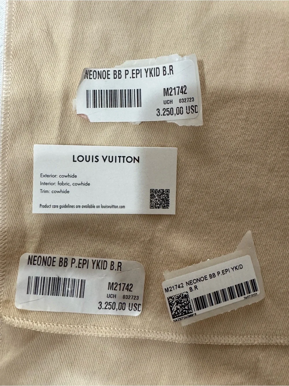 Louis Vuitton x Yayoi Kusama NeoNoe BB bag in White and Red Epi Leather